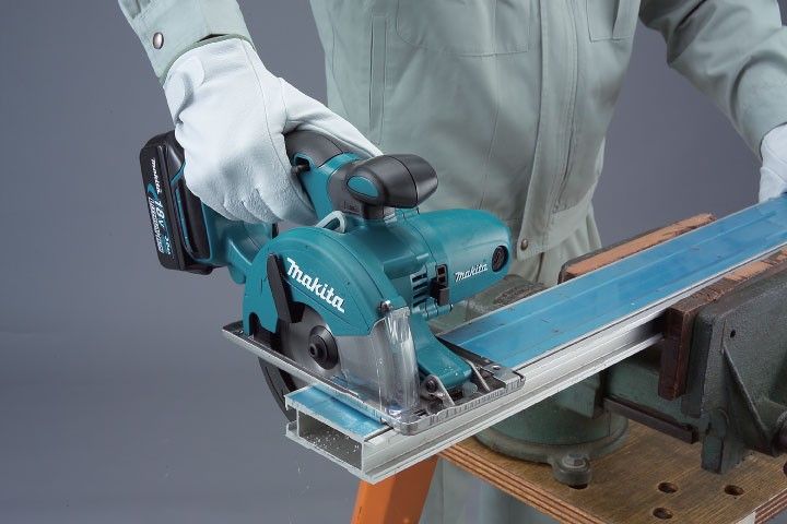 MAKITA BCS550RFE LI-ION AKÜLÜ METAL KESİM TESTERESİ