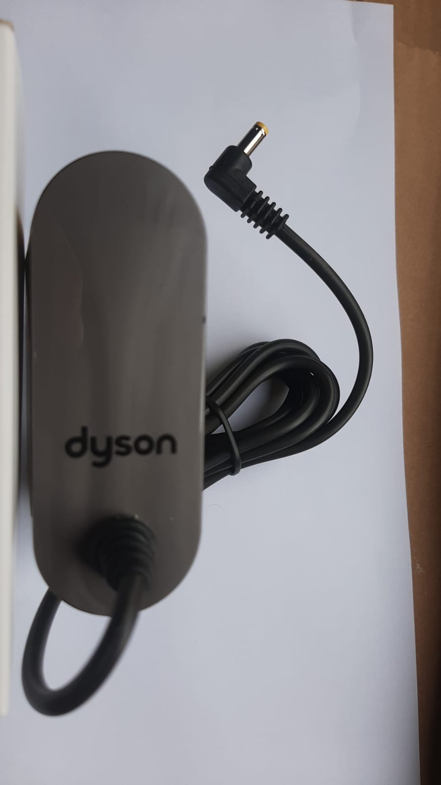 DYSON  Dikey Süpürge Şarj Adaptörü  30.45V-1.1A