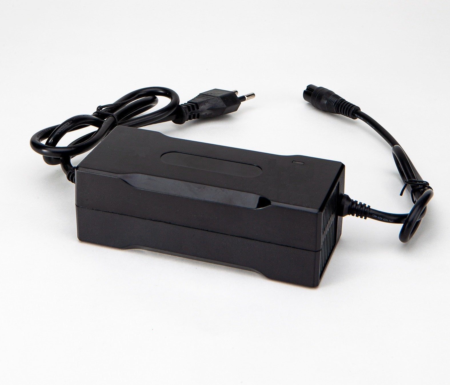 Sertec YZ130-14S  58,80V. / 2A.  Li-Ion  Şarj Cihazı