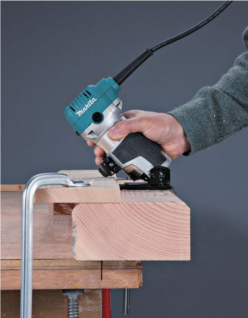 MAKITA RT0700C FREZE